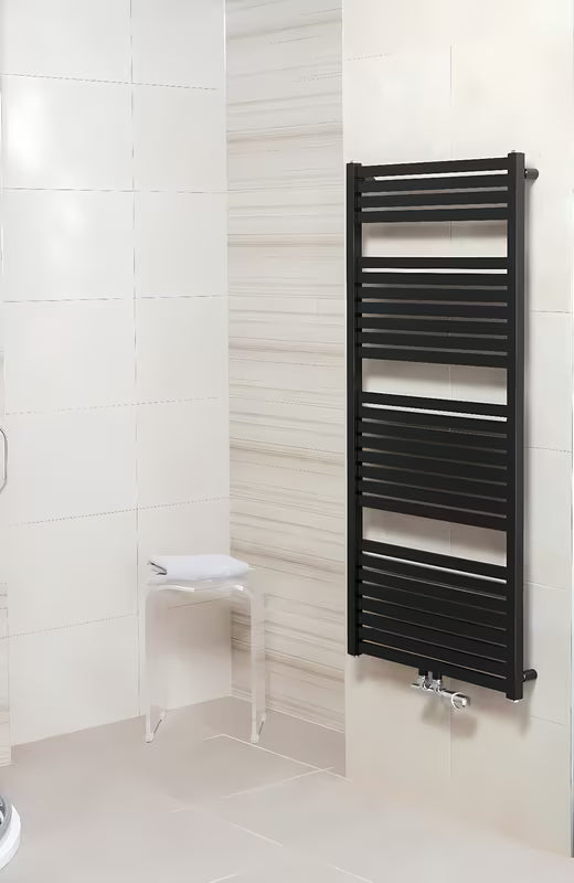 Czarny kombinowany grzejnik łazienkowy Thermal Trend Kh 169x45 cm, odpowiedni pro do ogrzewania wodnego i mieszanego.
