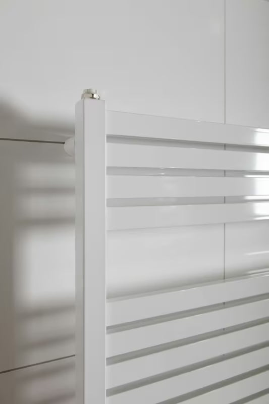 Białe kombinowany grzejnik łazienkowy Thermal Trend o wymiarach 60x133 cm