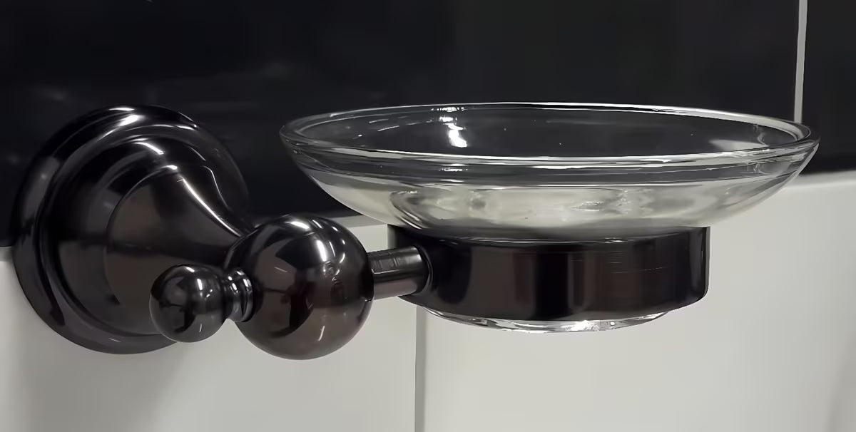 Ścienna mydelniczka WF Industrial Dark-Metal w wykończeniu olejowany brąz ze szklaną mydelniczką.