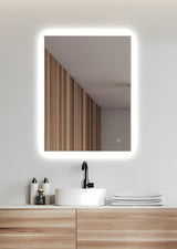 Prostokątne LUSTRO led Amirro 60x80 cm z sensorem z neutralnym białym oświetleniem 4000K.