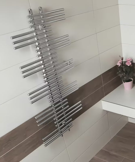 Chromowany kombinowany grzejnik łazienkowy Anima Titus 55x125 cm z podłączeniem środkowym 50 mm