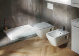 Białe miska WC wisząca Geberit Selnova Square z technologią Rimfree bez układu spłukującego i kwadratowym designem.