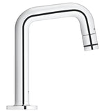 Chromowany zawór umywalkowy Grohe Universal o kompaktowym designie i obrotowym zakończeniu wylewki