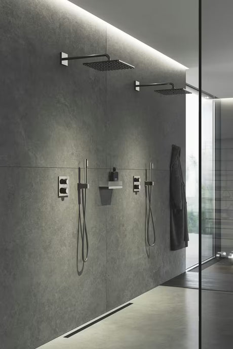 Wąż prysznicowy Grohe Silverflex 1250 mm w wykończeniu Hard Graphite z zabezpieczeniem przed skręcaniem TwistFree.