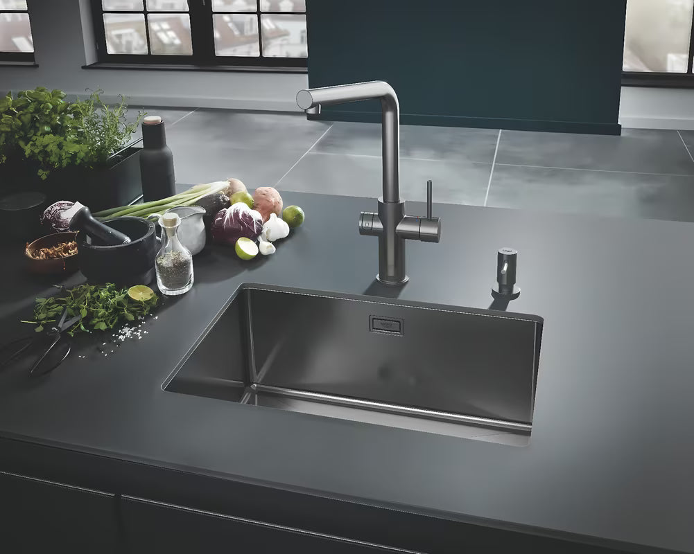 Grohe dozownik do mydła w wykończeniu brushed hard graphite z zapasowym pojemnikiem 500 ml.