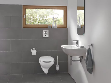 Biała DESKA sedesowa Grohe Bau Ceramic z duroplastu z szybkim wypinaniem i zawiasami ze stali nierdzewnej