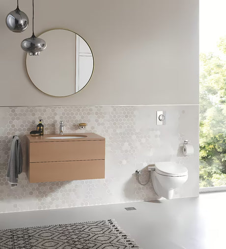 Manualna deska bidetowa Grohe Bau Ceramic z duroplastu z funkcją soft Close w kolorze alpine-white.