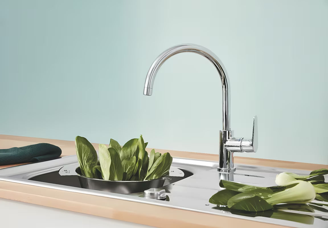 Chromowana bateria zlewozmywakowa Grohe baucurve z wysoką wylewką i obrotową wylewką 360°