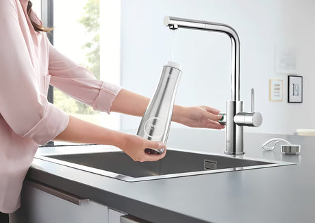 Chromowana kuchenna bateria zlewozmywakowa Grohe Blue Home Duo z filtrem, z chłodzeniem i wyciąganą wylewką z perlatorem