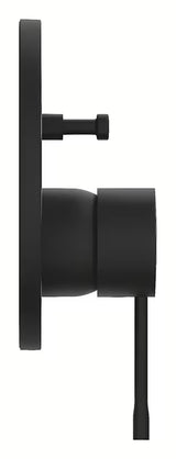 Podtynkowa prysznicowa i bateria wannowa Grohe Essence w wykończeniu phantom black z dźwignią.