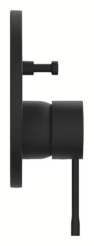 Podtynkowa prysznicowa i bateria wannowa Grohe Essence w wykończeniu phantom black z dźwignią.