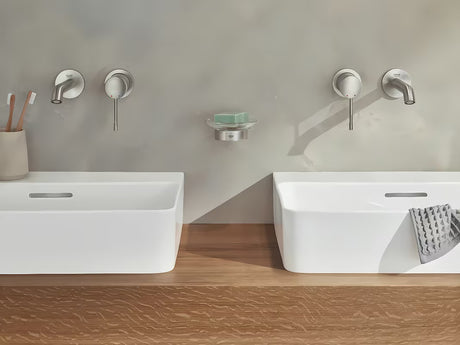 Podtynkowa bateria umywalkowa Grohe Essence New w matowym wykończeniu supersteel pro do montażu ściennego.