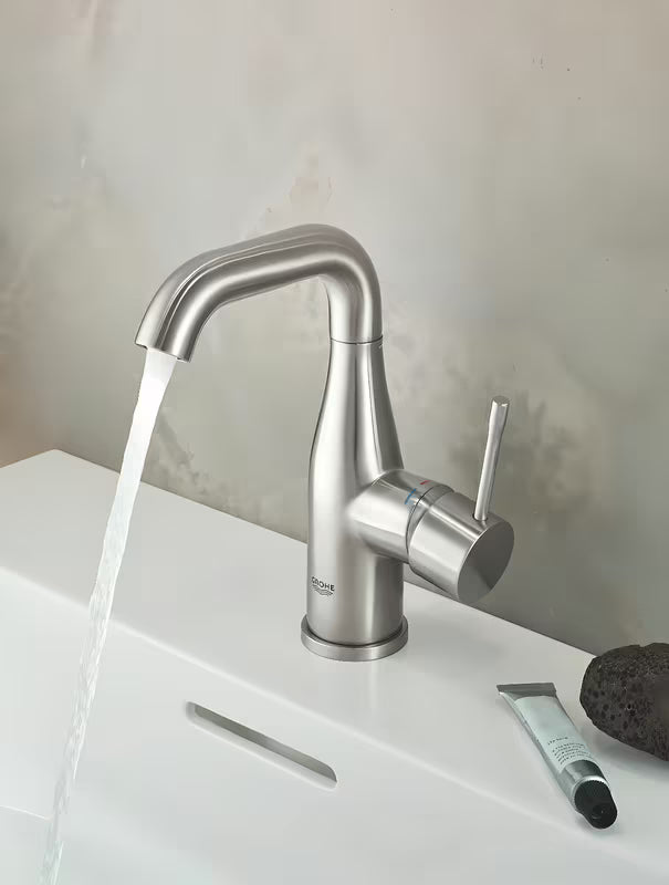 Umywalkowa jednouchwytowa bateria Grohe Essence New z odpływem w wykończeniu supersteel.