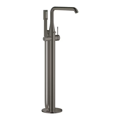 Podłogowa bateria wannowa Grohe Essence New z zestawem prysznicowym w wykończeniu powierzchni Hard Graphite.