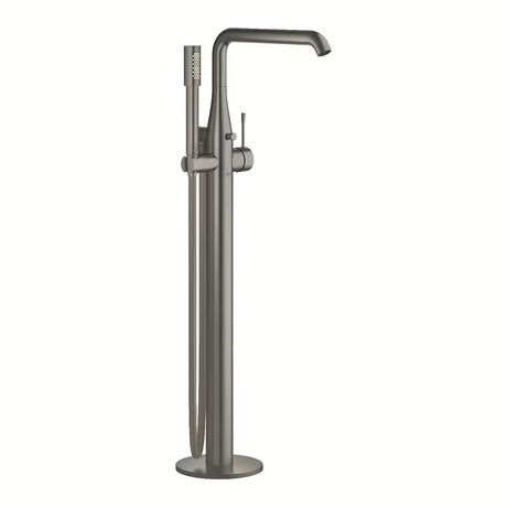 Podłogowa bateria wannowa Grohe Essence New z rączką prysznicową w wykończeniu brushed hard graphite.