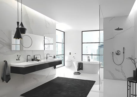 Podłogowa bateria wannowa Grohe Essence New z rączką prysznicową w wykończeniu brushed hard graphite.