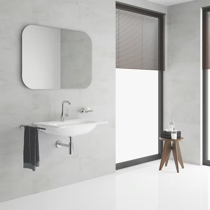 Wysoka bateria umywalkowa Grohe Essence New w wykończeniu chrom z obrotową wylewką i dźwignią.