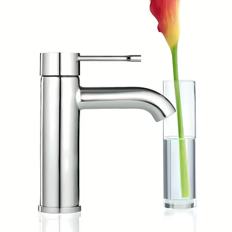 Chromowana jednouchwytowa bateria umywalkowa Grohe Essence New z gładkim korpusem i wygiętą wylewką