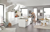 Bateria kuchenna zlewozmywakowa Grohe Essence New z wysoką obrotową wylewką w wykończeniu supersteel.