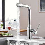 Chromowana bateria zlewozmywakowa Grohe Essence New z wysoką obrotową wylewką i wyciąganą wylewką prysznicową