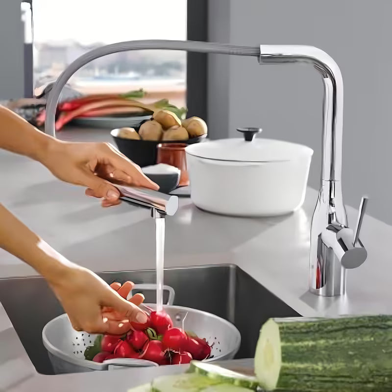 Chromowana bateria zlewozmywakowa Grohe Essence New z wysoką obrotową wylewką i wyciąganą wylewką prysznicową
