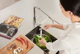 Chromowana bateria zlewozmywakowa Grohe Essence New z wysoką obrotową wylewką i wyciąganą wylewką prysznicową