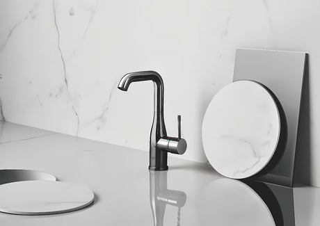 Wysoka jednouchwytowa bateria umywalkowa Grohe Essence New w wykończeniu Hard Graphite z obrotową wylewką