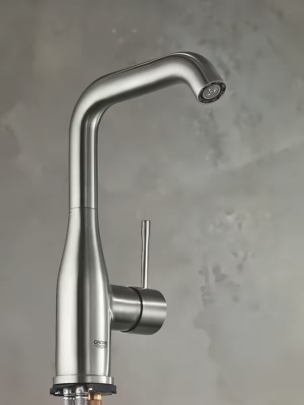 Wysoka jednouchwytowa bateria umywalkowa Grohe Essence New w wykończeniu supersteel z obrotową wylewką