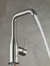 Wysoka jednouchwytowa bateria umywalkowa Grohe Essence New w wykończeniu supersteel z obrotową wylewką