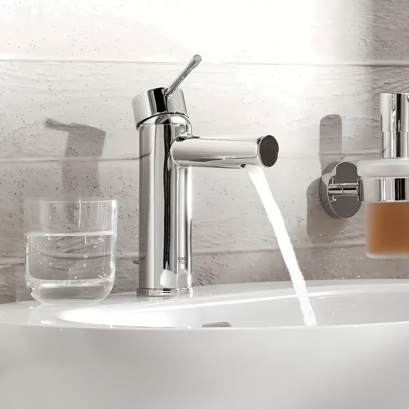 Chromowana bateria umywalkowa Grohe Essence New z dźwignią i korkiem automatycznym.