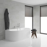 Chromowana ścienna bateria wannowa Grohe Essence New z zestawem prysznicowym