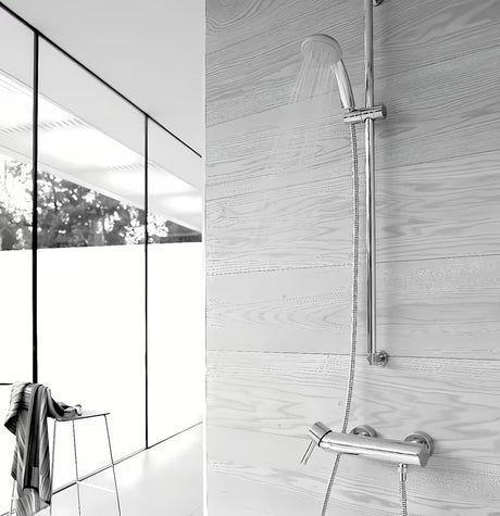 Ścienna jednouchwytowa bateria prysznicowa Grohe Essence New w wykończeniu chrom
