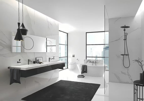 Ścienna jednouchwytowa bateria prysznicowa Grohe Essence New w wykończeniu brushed hard graphite.
