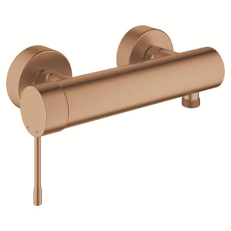 Jednouchwytowa ścienna bateria prysznicowa Grohe Essence New w wykończeniu powierzchni brushed warm sunset.