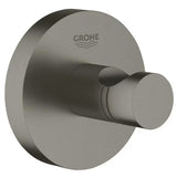 Metalowy łazienkowy haczyk Grohe Essentials w wykończeniu Brushed Hard Graphite z ukrytym mocowaniem.