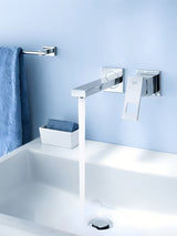 Chromowana podtynkowa bateria umywalkowa Grohe Eurocube o kwadratowym designie