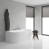 Chromowana bateria wannowa Grohe Eurocube z zestawem prysznicowym i słuchawką prysznicową Euphoria Cube+.