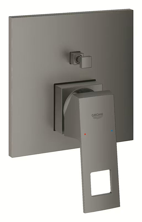 Podtynkowa prysznicowa i bateria wannowa Grohe Eurocube w wykończeniu szczotkowany Hard Graphite z 2-kierunkowym przełącznikiem.