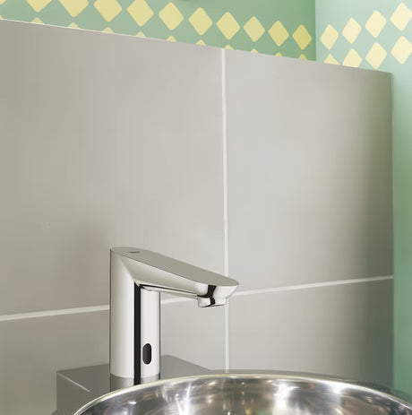 Chromowana sensorowa bateria umywalkowa Grohe Euroeco Cosmopolitan E z czujnikiem podczerwieni