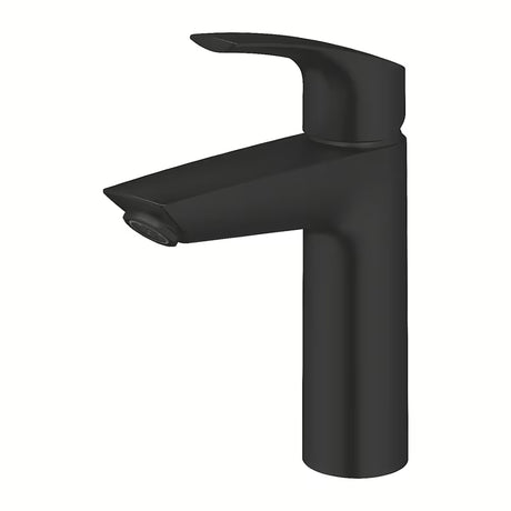 Matowoczarna jednouchwytowa bateria umywalkowa Grohe Eurosmart bez odpływu pro do montażu jednootworowego.