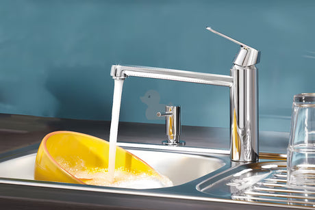 Chromowana bateria zlewozmywakowa Grohe Eurosmart Cosmopolitan ze średnio wysoką obrotową wylewką