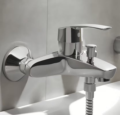 Chromowana jednouchwytowa ścienna bateria wannowa Grohe Eurosmart New z przełącznikiem wanna/prysznic