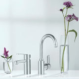 Chromowana bateria umywalkowa Grohe Eurostyle Cosmopolitan z dźwignią i technologią oszczędzania wody EcoJoy.