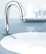 Chromowany zawór umywalkowy Grohe Universal z odpływem w kształcie C z funkcją start/stop