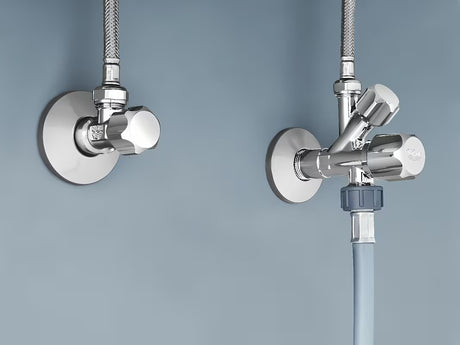 Zawór kątowy Grohe pro do montażu ściennego z zaworem zwrotnym i metalową rozetą.