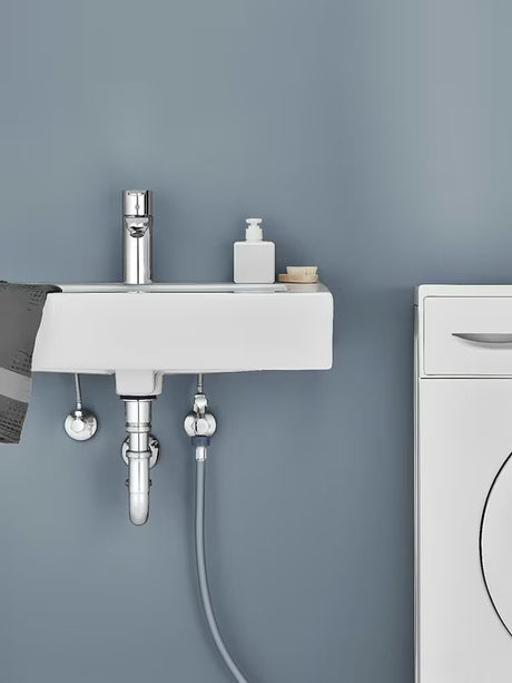 Zawór kątowy Grohe pro do montażu ściennego z zaworem zwrotnym i metalową rozetą.