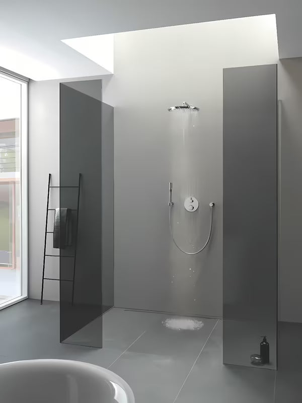 Podtynkowa termostatyczna bateria prysznicowa Grohe Grohtherm w wykończeniu chrom pro deszczownicę i słuchawkę prysznicową.