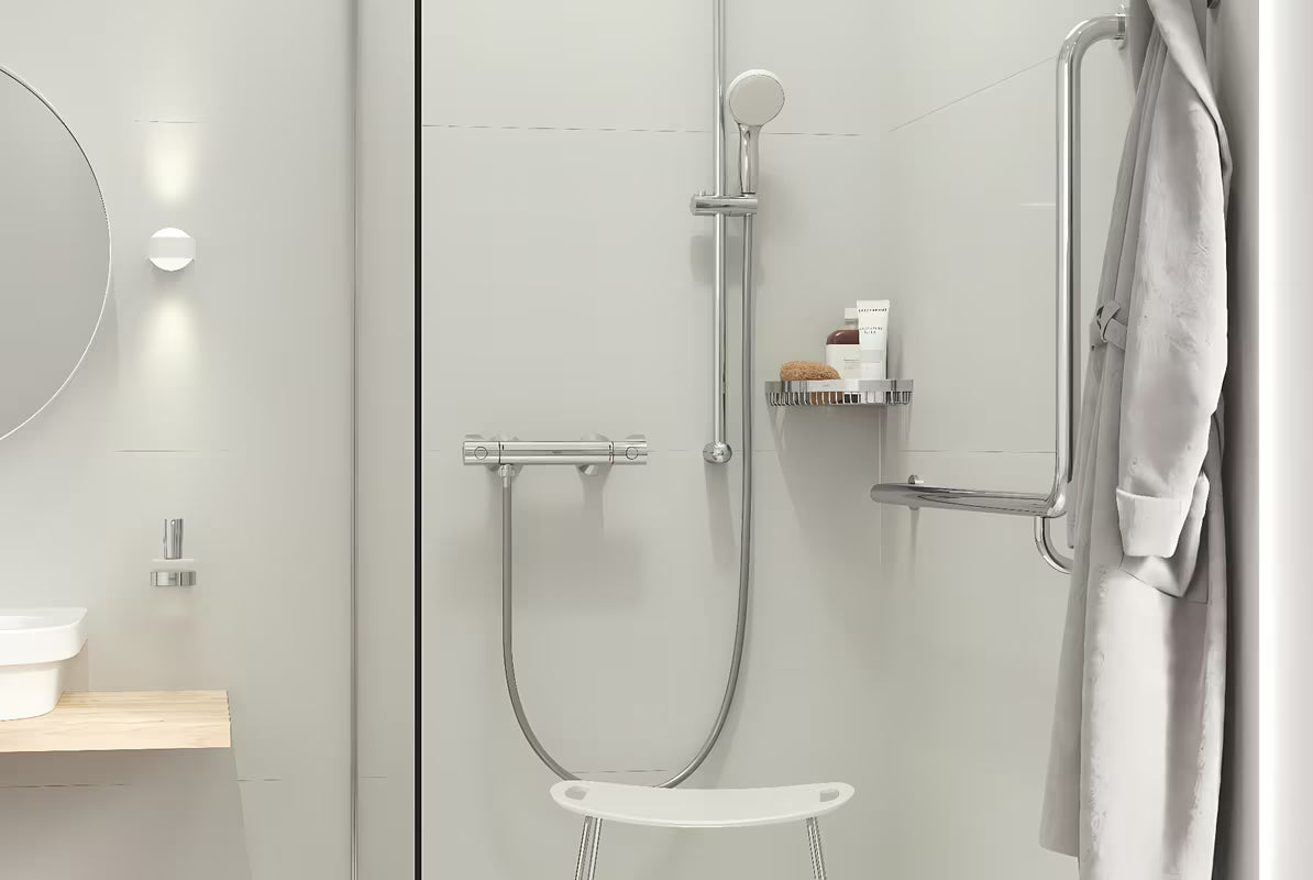 Chromowana termostatyczna bateria prysznicowa Grohe Grohtherm 800 pro do montażu ściennego.