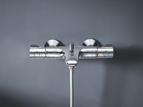 Termostatyczna ścienna bateria wannowa Grohe Grohtherm 800 w chromie z przełącznikiem wanna/prysznic.
