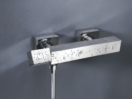 Termostatyczna bateria prysznicowa Grohe Grohtherm Cube w chromowanym wykończeniu o kwadratowym wzornictwie